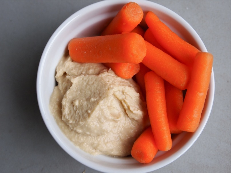 Zanahorias con hummus para después de hacer ejercicio